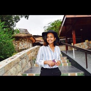 Meet your Posher, Finot